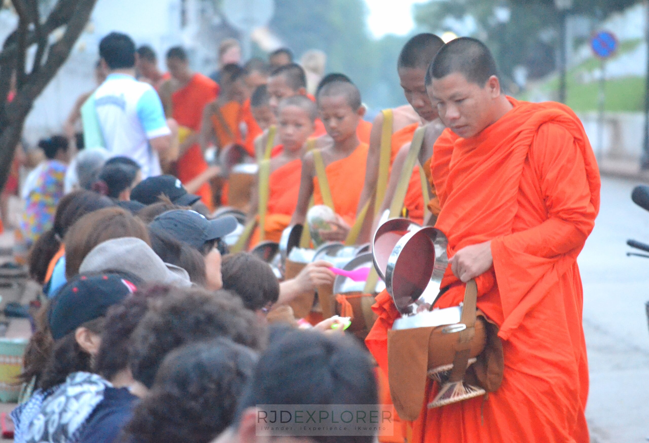 laos itinerary diy alms giving ceremony luang prabang