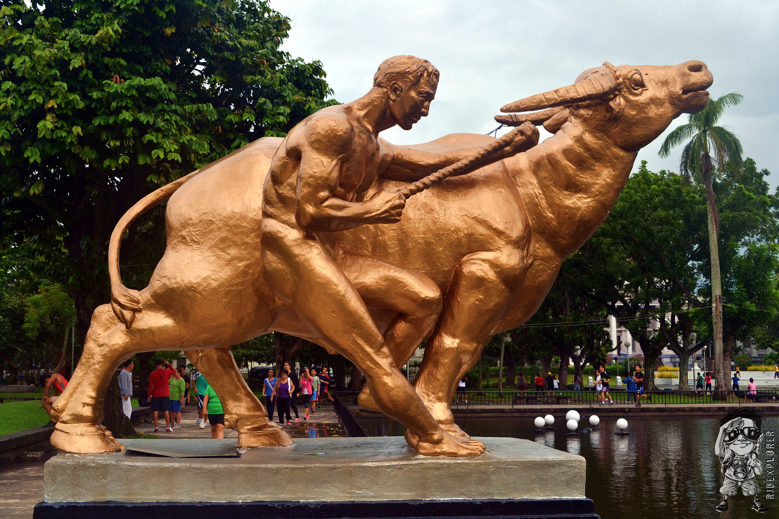 NEGROS OCCIDENTAL | Morning Walk at the Capitol Park and Lagoon