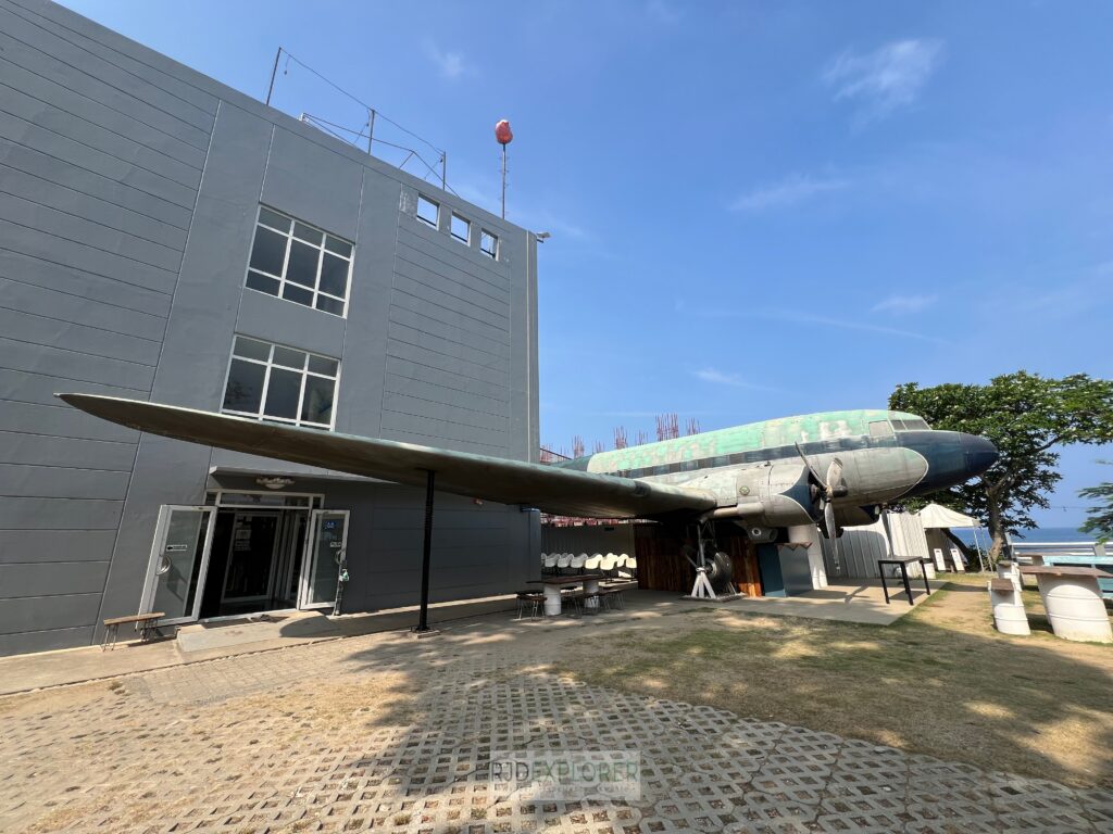 Charlie’s Hangar Surf Hostel exterior