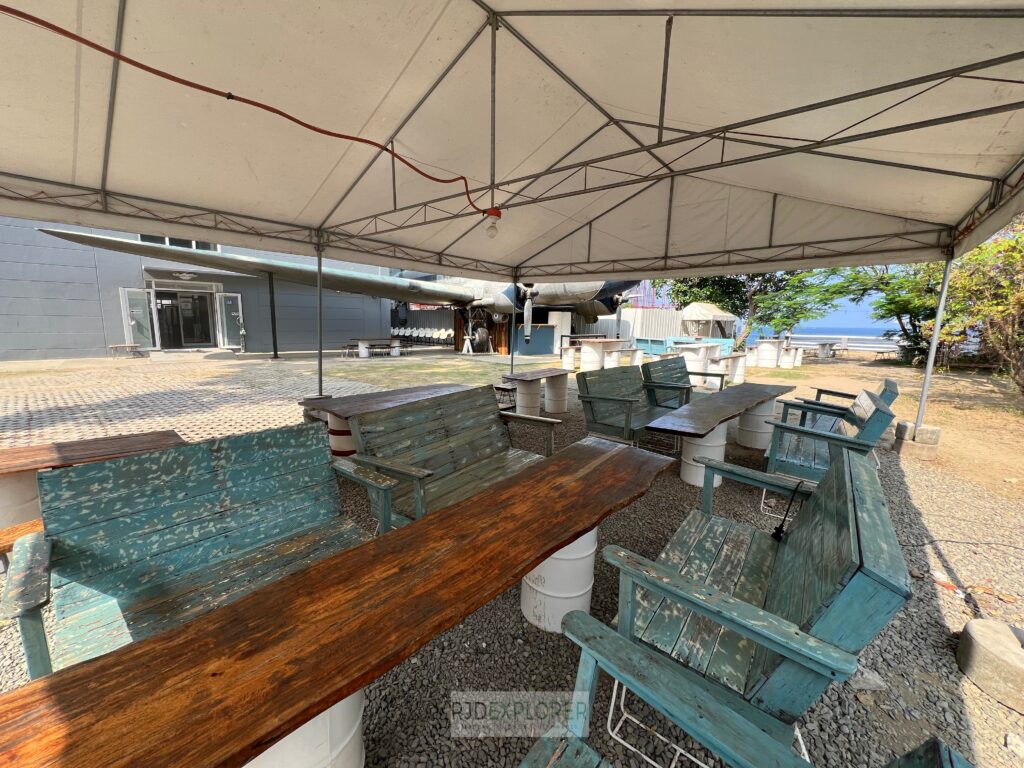 Charlie’s Hangar Surf Hostel common area