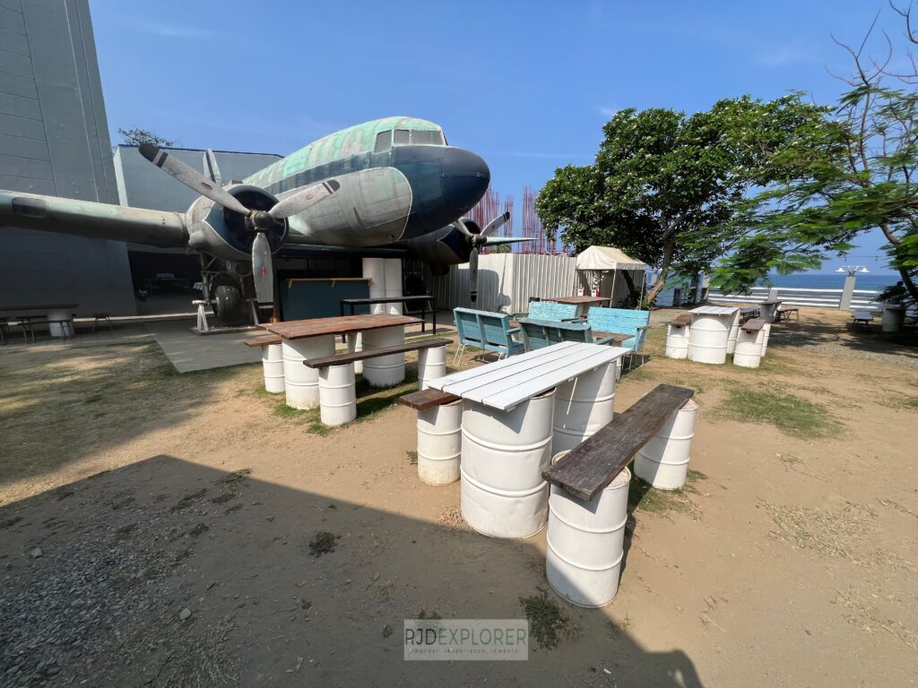Charlie’s Hangar Surf Hostel exterior